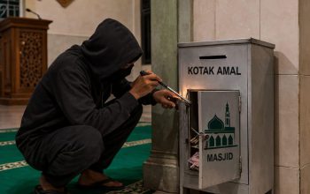 Geger ! Kotak Amal Masjid Desa Lamoluo Dicuri Maling