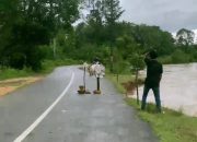 Jalan Poros Lampeapi-Bobolio Nyaris Putus Diterjang Banjir, Pengendara Diimbau Hati-hati